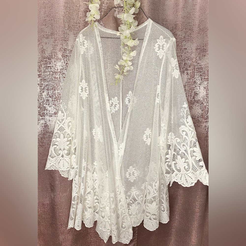 Gently used,no stains/rips,material 100% polyester.